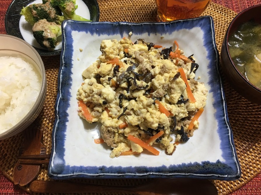 シンプルで優しい味の炒り豆腐の画像