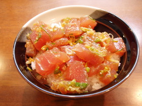 ウチのマグロ漬け丼