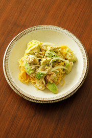 アボカドとツナの酒粕パスタの写真