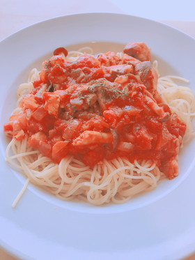 トミーのトマトソース鯖パスタ