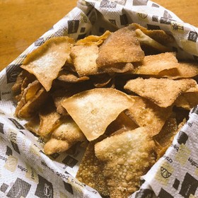 材料は餃子の皮だけ!簡単ヘルシーポテチ風