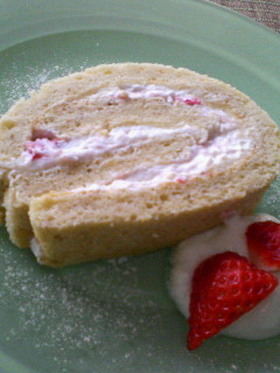 *ふんわりいちごシフォンのロールケーキ*