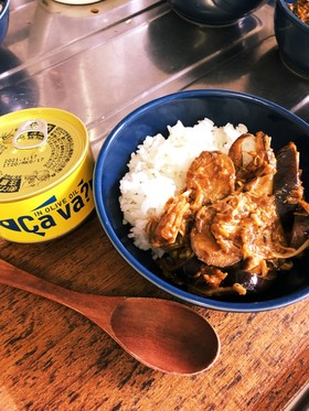 サヴァ缶でナスとキノコのカレー風味