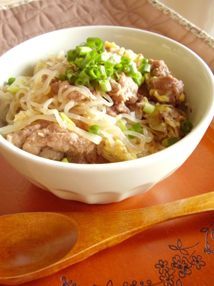 しらたきが主役のすき焼き風卵とじ丼♪の画像