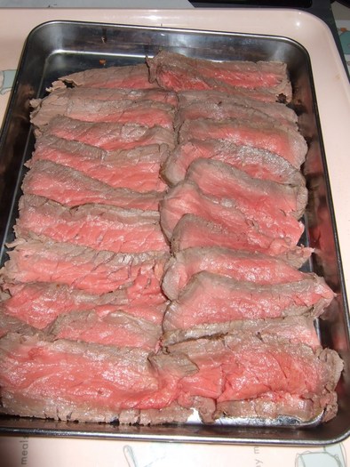 オーブンで焼いたローストビーフの写真