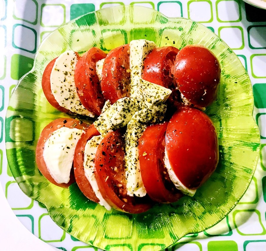 トマトとモッツァレラサラダの画像
