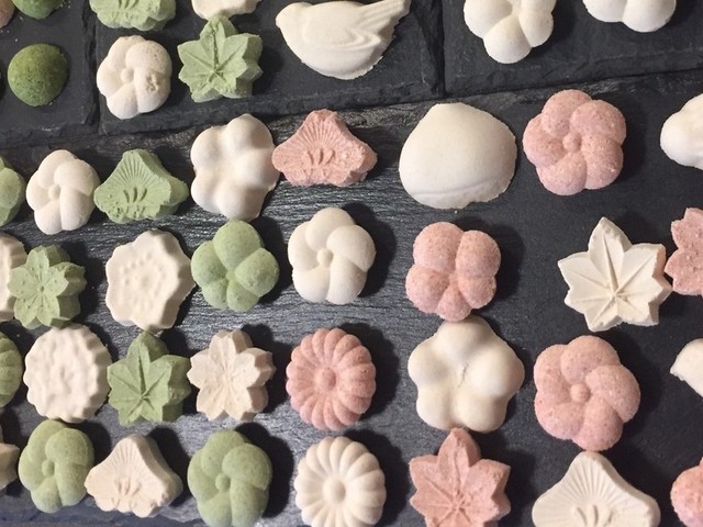 和三盆糖のお干菓子 レシピ 作り方 By にゃおこ先生 クックパッド 簡単おいしいみんなのレシピが377万品