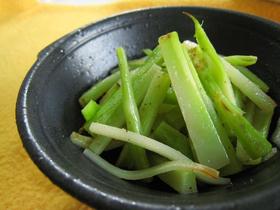 香ばしい!ブロッコリー茎のごま油炒め