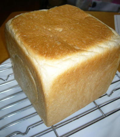 ＨＢ　サイコロパン(角食パン）　1斤　の写真