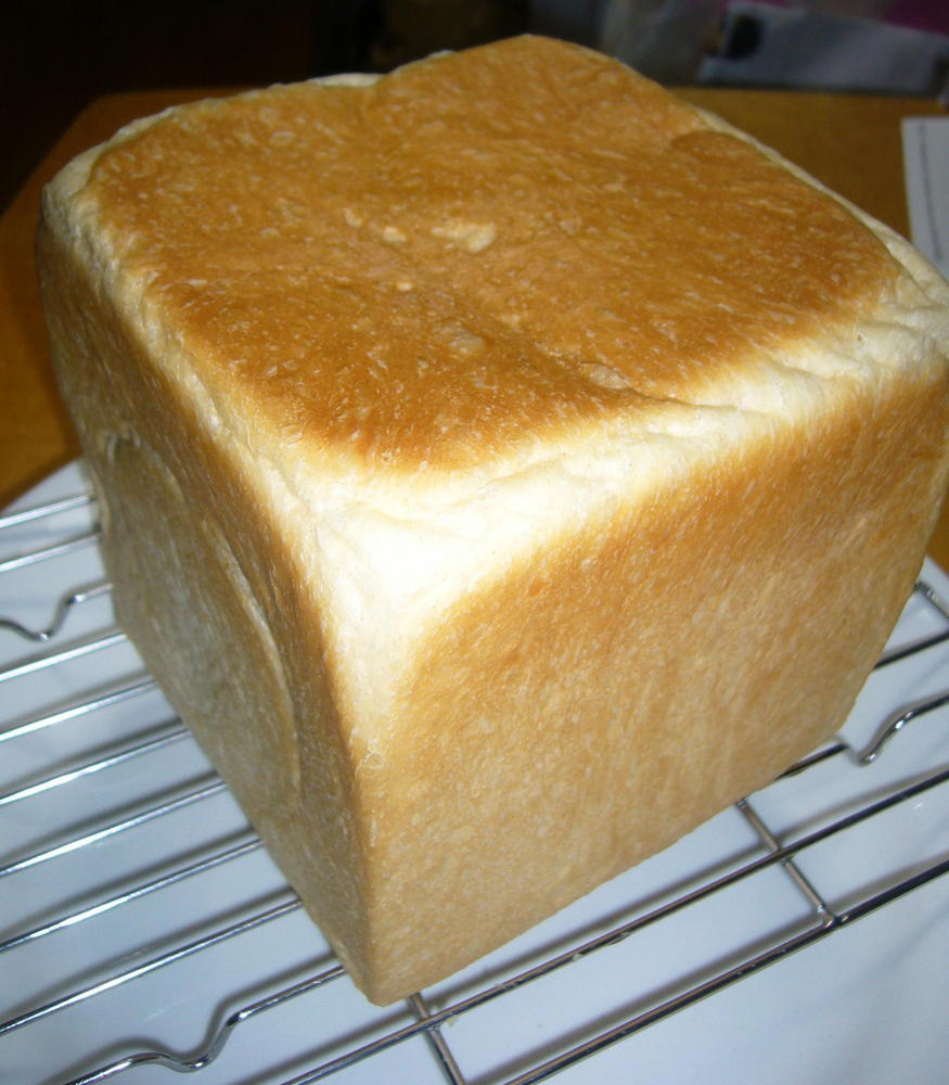 ＨＢ　サイコロパン(角食パン）　1斤　の画像
