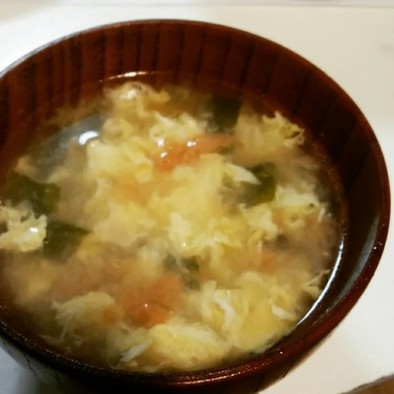 わかめと梅を合わせた、春の中華スープの写真