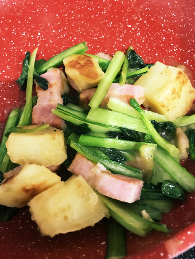 ベーコンポテトと小松菜のナンプラー炒めの写真