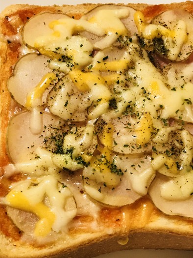 ピザ風☆薄切りポテト＆ハムチーズトーストの写真