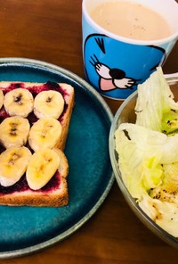 朝飯(・ω・)ドレッシングとバナナパン