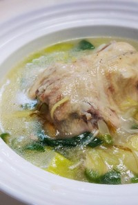 シンプル食材【丸鶏の参鶏湯スープ】