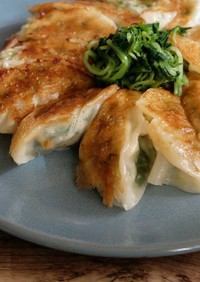 美味しく節約料理☆豆苗とチーズの鶏餃子