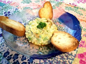 アボカドとカニ缶の前菜
