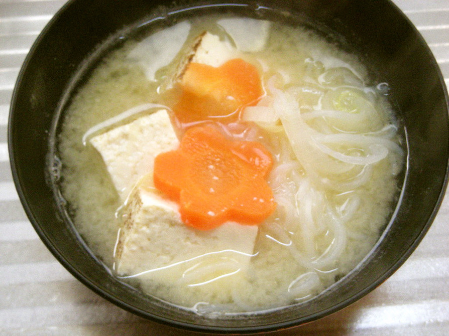 ■焼き豆腐としらたきのお味噌汁■の画像