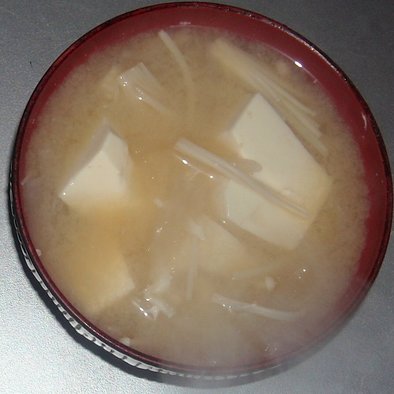 玉葱＆大根＆えのき茸＆豆腐の味噌汁の写真