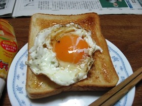 目玉焼きトースト(´∀`)