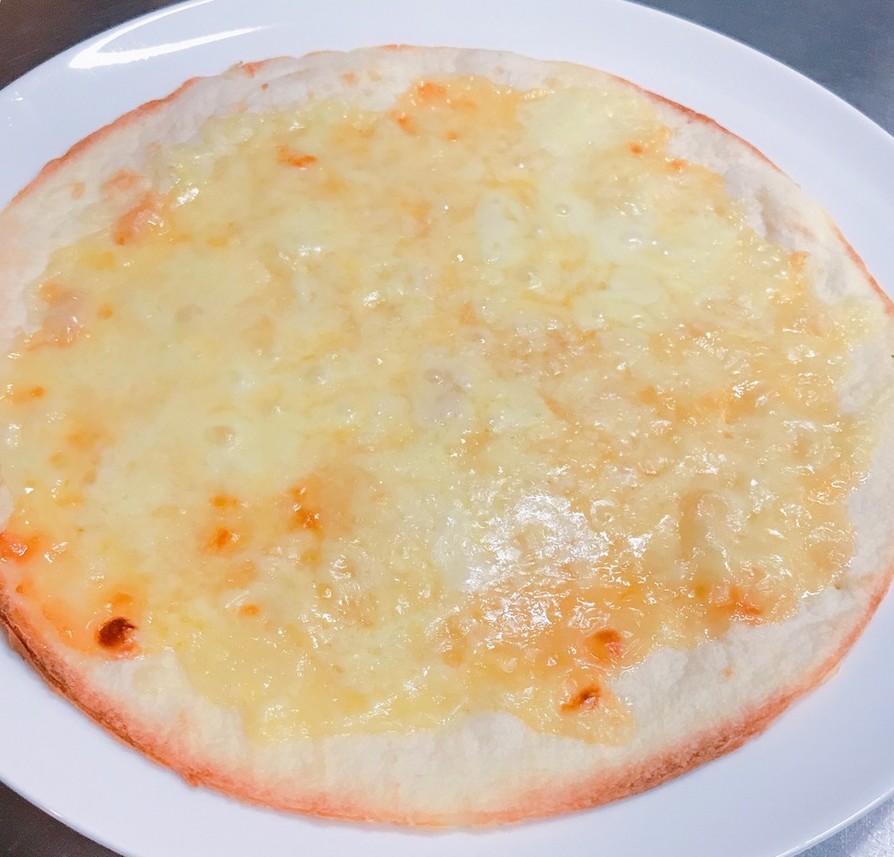超簡単おつまみに！チーズとはちみつのピザの画像