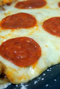 チーズたっぷりピザ♥ペパロニピザ