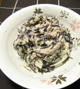 ツナとひじきのサラダ。