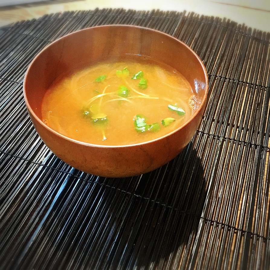 【節約】赤海老の殻で風味豊かなお味噌汁の画像