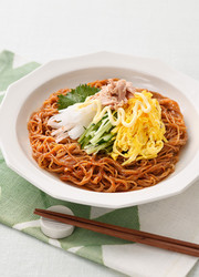 ピリ辛!千切り野菜でもりもりビビン冷麺の写真
