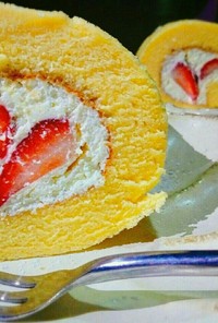柔らかスポンジの｢苺ロールケーキ｣