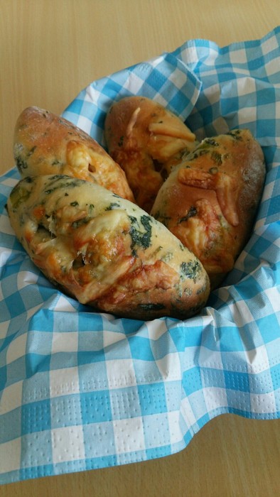 ホウレン草のベーコンチーズパン♡の写真