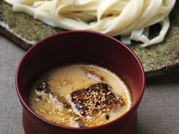 牛カルビ肉とゴマだれカレー風味のつけ麵