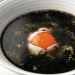 卵と焼き海苔の月見スープ
