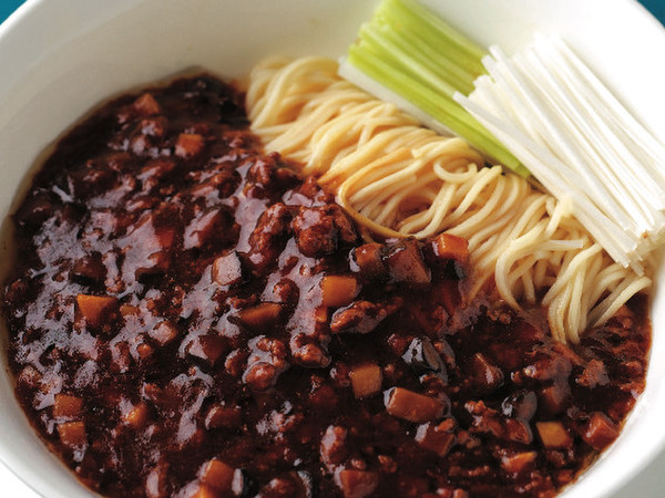 牛肉入りジャージャー麺