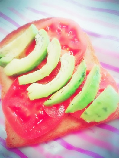 ヴィーガン＊塩メープルアボトマトースト＊の写真