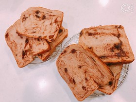 古いHBで作る、マーブルチョコ食パン!
