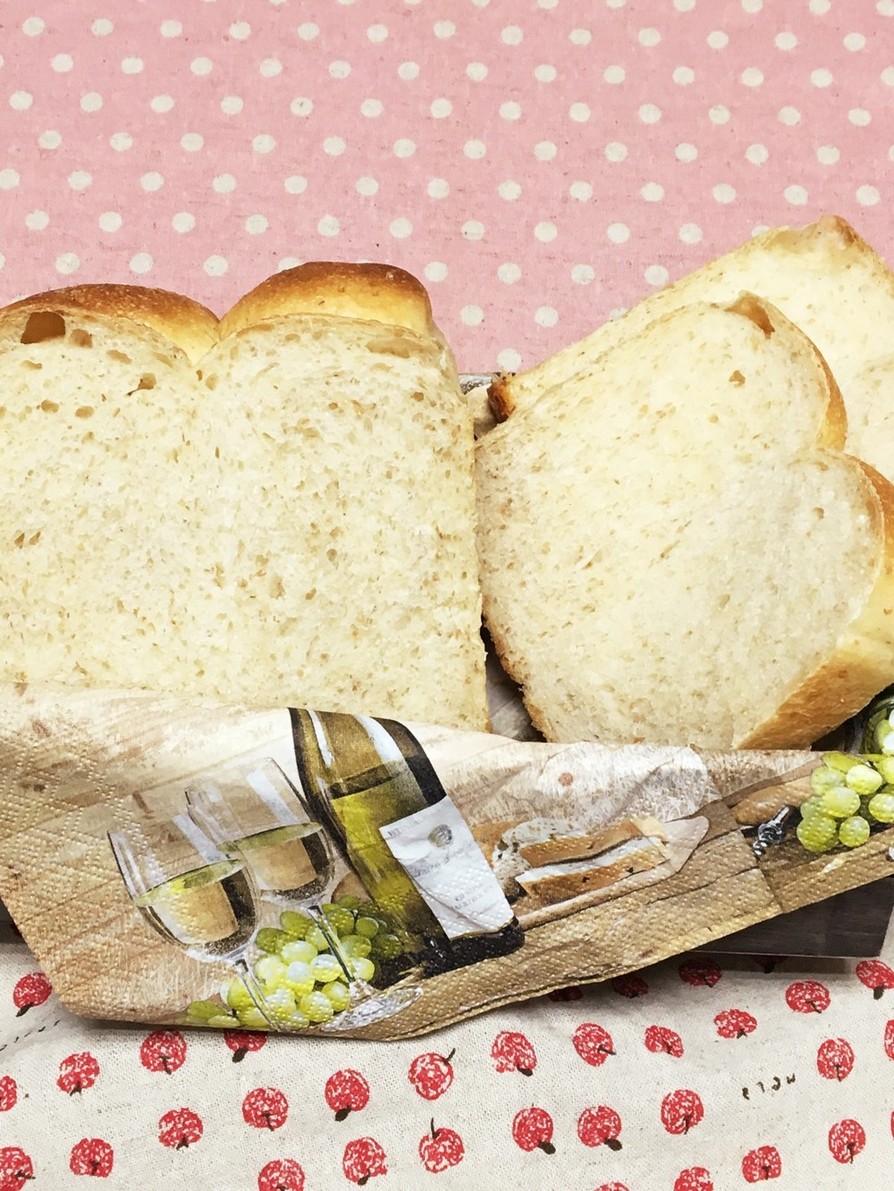 自家製天然酵母のライ麦食パンの画像