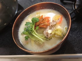 豚と豆腐の キムチ乗せ豆乳スープ