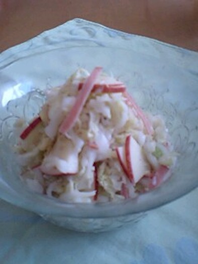 白菜とハムとりんごのサラダの写真