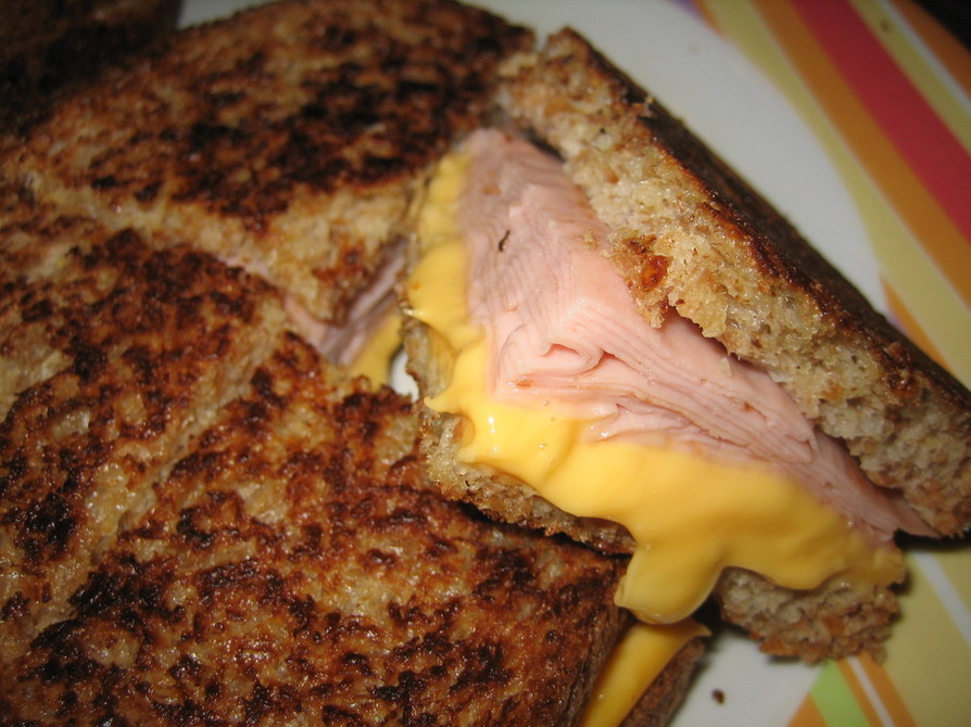 フライパンで♪とろ～りチーズサンドイッチの画像