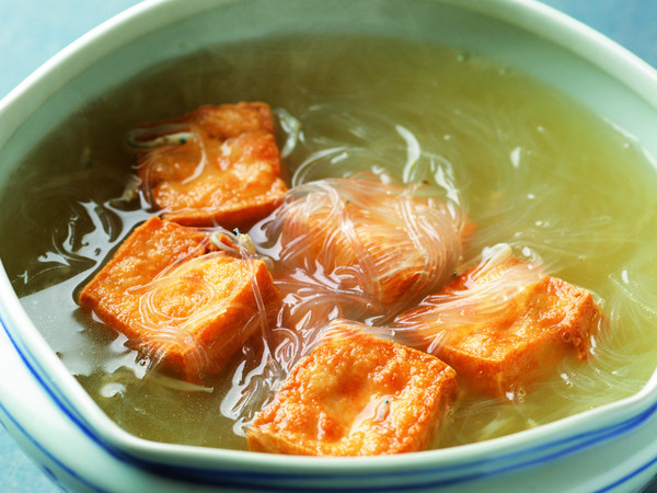 揚げ豆腐と春雨のスープ