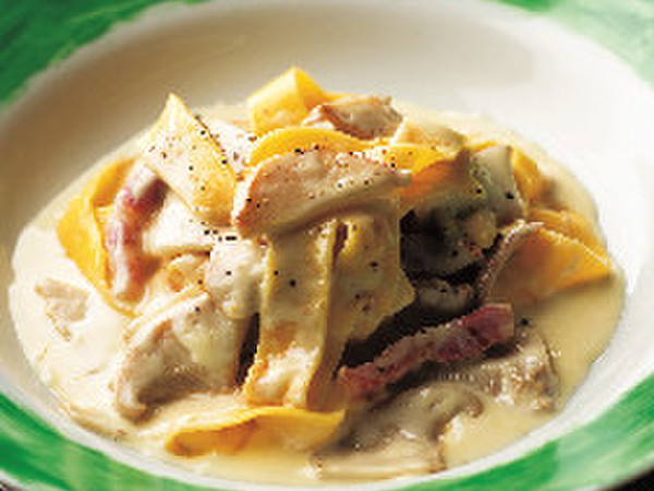 卵のクレープパスタあわび茸とパンチェッタのクリームソース