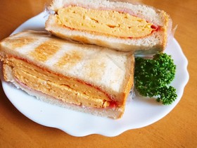 厚焼き玉子のホットサンド風