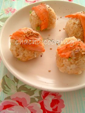 お刺身サーモン余ったら~握り飯~