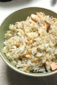 簡単！鮭と蜆汁の玄米炊き込みご飯