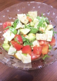 島豆腐と水菜とアボカドとトマトのサラダ