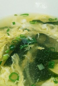 鳥胸肉茹でた残りの汁で簡単わかめ卵スープ