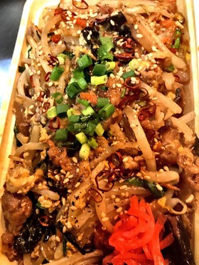 肉ニラもやし中華炒め丼