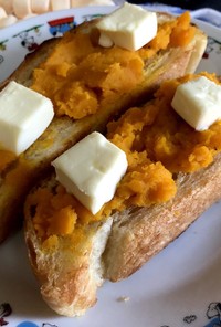 フランスパンでかぼちゃとクリチのトースト
