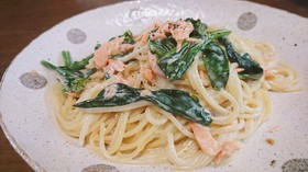 鮭と菜花のクリームパスタ